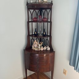 Vintage Regency Style Mahogany Corner Cabinet In Excellent Condition (LRoom) CONTENTS NOT INCLUDED
