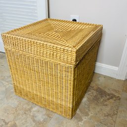 Small Lidded Wicker Cube Storage Basket (BSMT)