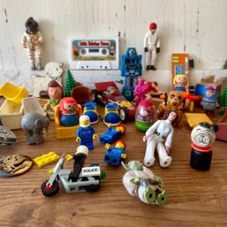Misc Vintage Toy Lot, Inc Lego Mini Figures, Star Wars, Playskool, Etc (KG)