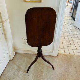 Vintage Tilt-tip Table (Living Room)