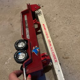 Vintage NYLINT Hook-n-ladder Fire Truck, As Is (MB2)(Bsmt)