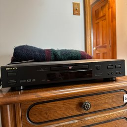 ONKYO DVD Player With Remote (LR)