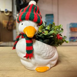So Cute! Vintage Ceramic Mini Christmas Duck With Hat And Flowers (BSMT)
