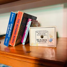 Children's Books With Mini Beatrix Potter Set (den)