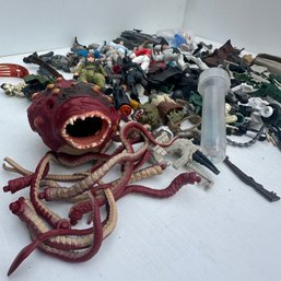 Vintage Toys & Action Figures Including Star Wars (NK)