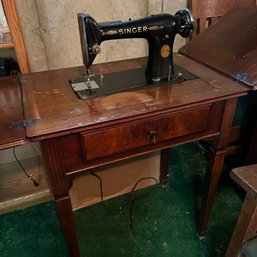 Vintage Singer Sewing Machine (basement)