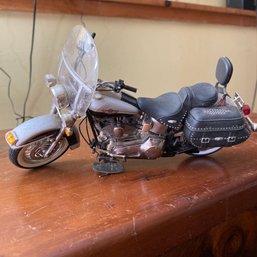 Vintage Harley-Davidson 2003 Heritage Softail Classic Diecast Motorcycle 1:18 Scale (R1)