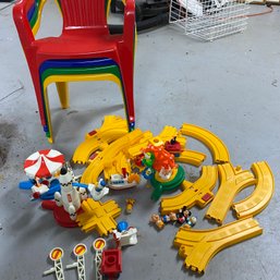 Mixed Lot Of 4 Toddler Plastic Chairs  Vintage Disneyland Train Set (B3)