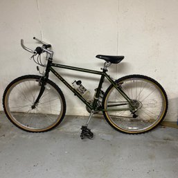 Gary Fisher 26' Aquila Mountain Bicycle With Lots Of Tread! (B3)