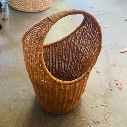 Vintage Woven Gathering Basket (Loc: CH Garage)