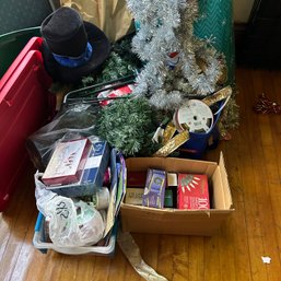 Christmas Lot: Wrapping Ribbons, Paper, Tree, Etc (b2)