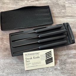 Pampered Chef Set Of Four Steak Knives In Case (LR)