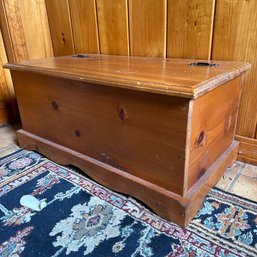 Small Wooden Hinge Top Storage Chest (Entry)