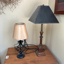 Pair Of Beautiful Living Room Lamps  (DR)