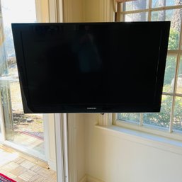 Samsung 40' Television With Wall Mount (Den)