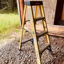 4' Tall Step Ladder (barn)