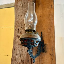 Beautiful Vintage Cast Iron Wall Mount Swivel Oil Lamp Lantern (porch)