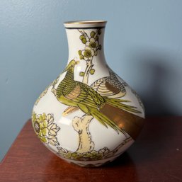 Vintage Hand Painted Gold Imari Vase (LR)
