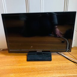 Samsung 26'  LCD TV Model: UN24H4500AFXZA-IP01 With Remote (Spare Room - Closet)
