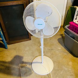 White Duracraft Oscillating Floor Fan (Basement Rear)