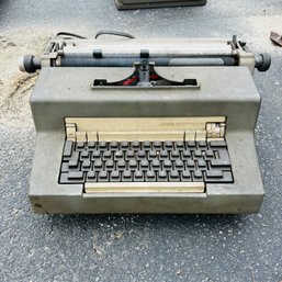 Vintage Olivetti Editor 3 Typewriter - For Parts Or Display Only