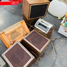 Vintage Radio And Speakers With Motorola Quadraline 8-track Player