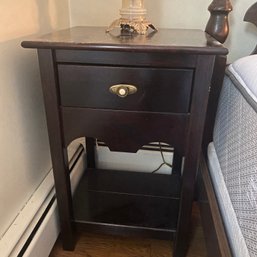 Solid Wood Nightstand / Bedside Table With 1 Drawer (BR)