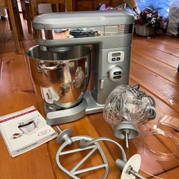 Cusinart 7 Quart Stand Mixer With Attachments (DR)