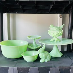 Assorted Decorative Jade Ware Pieces (Pod Shelf)