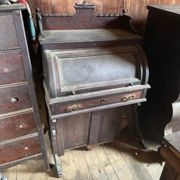 Beautiful Antique Roll Top Desk With Significant Damage To Right Side (Zone 3)