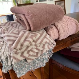 Cozy Throw Blankets - Set Of 4 (DR)