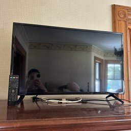 VIZIO 32' TV With Remote (MB)