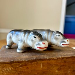 Adorable Pair Of Vintage Ceramic HIPPOPOTAMUS Salt & Pepper Shakers (BR)