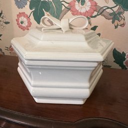 Made In Italy White Porcelain Lidded Dish With Bow (DR)