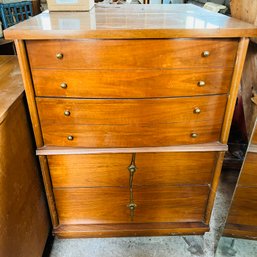 Vintage 4-drawer Dresser No. 1