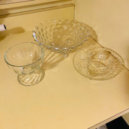 Footed And Pedestal Glass Bowl Lot (Kitchen)