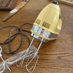 Vintage Kitchen Aid Hand Mixer (kitchen)