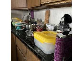 Gant Lot Of Assorted Kitchen Goods - Baking Dishes, Pots, Pans, Measuring Cups, & Much More (Kitchen)