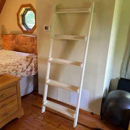 White Leaning Narrow Ladder Display Shelf (Up1)
