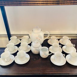 Simplistic Teapot And Teacup/Saucer Set (Dining Room)