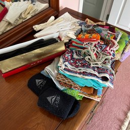 Vintage Handkerchiefs, Gloves And Other Items (BR 1)