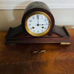 Vintage Mantle Clock With Key (Kitchen)