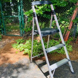 Small Step Ladder With Flip Up Seat (Garage)