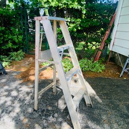 Aluminum Step Ladder With 3 Steps (Garage)