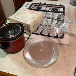 Small Crock Pot, Trivet, Salad Bowl And Plastic Plates (Kitchen)