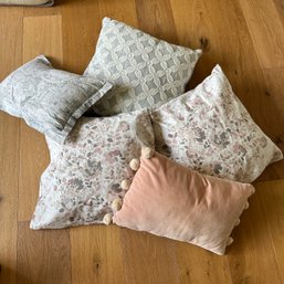 Great Lot Of Assorted Throw Pillows (Master BR)