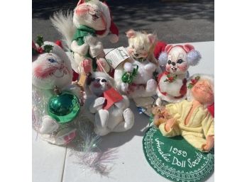 6 Christmas Holiday Annalee Dolls Incl. Cats, Bear & Doll Society Kid! (Garage) MB2