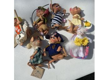 7 Small Annalee Dolls Incl. Kitty In A Basket, Robinhood Mouse, Prisoner & More! (Garage) MB2