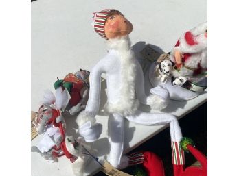 Annalee Dolls Incl. 22' Candystripe Elf, Santa, Cat & Mouse Shoveling Snow (Garage) MB2