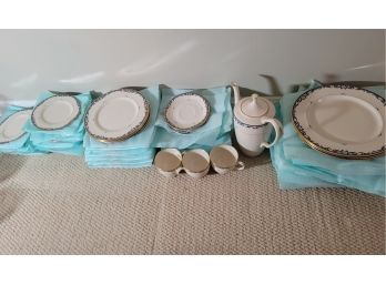 Lenox Liberty Presidential Collection China Set - Service For 16 (den)